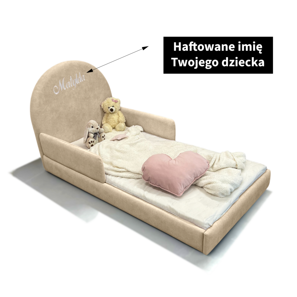 Łóżko z imieniem dziecka na zagłówku